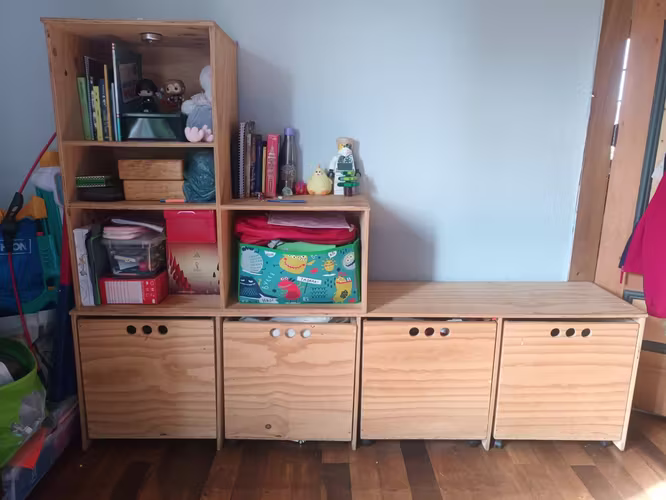 <p>Mueble montessori impecable ideal para juguetes de niños</p>