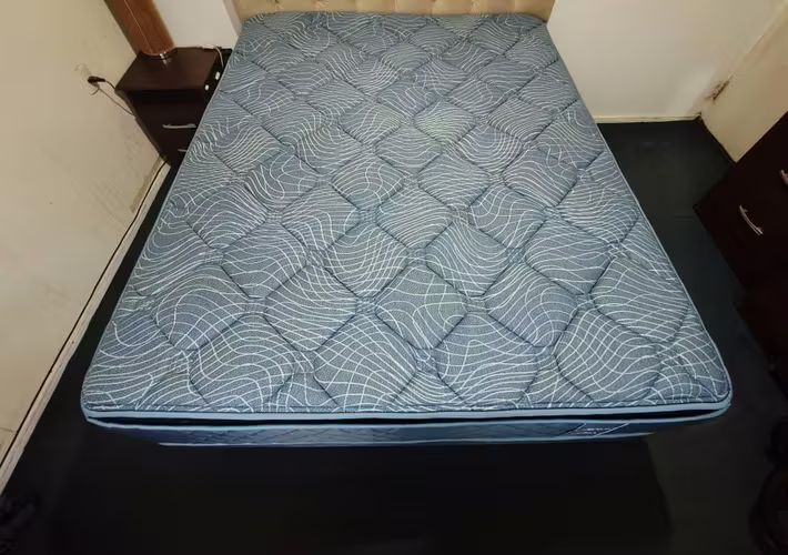 <p>Cama celta 2 plazas, base dividida.</p>