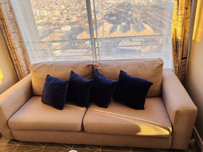 <p>Sofá Rosen y Sitiales</p>