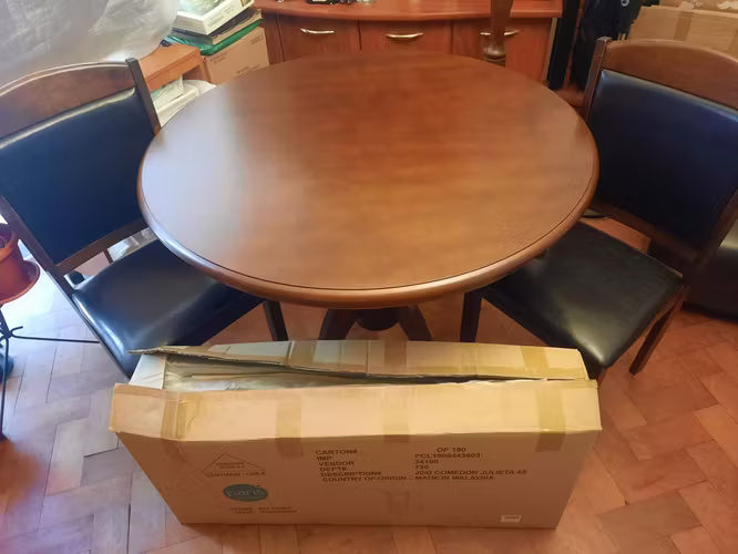 <p>Vendo Comedor Nuevo 4 Sillas</p>