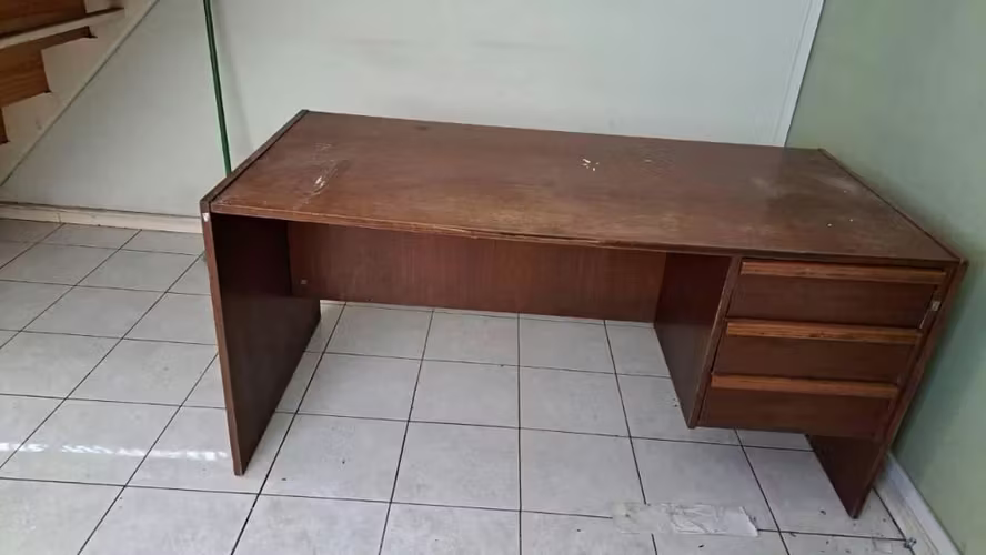 <p>Vendo escritorios</p>