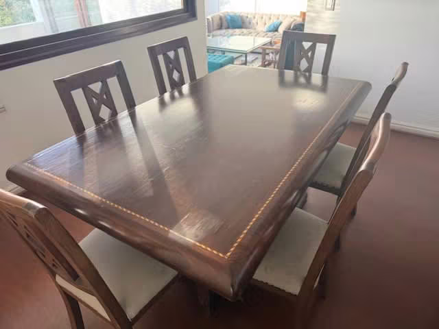 <p>Comedor Usado 6 sillas</p>