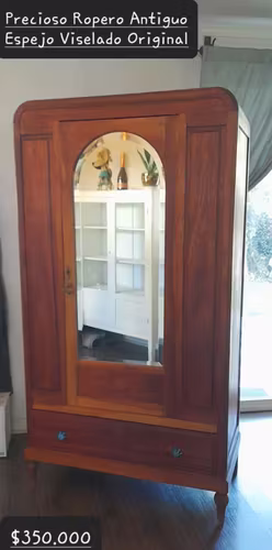 <p>Ropero antiguo por mudanza</p>