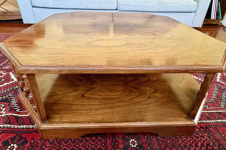 <p>SE VENDE MESA DE CENTRO DE ENCINA PARA LIVING</p>