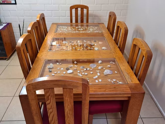 <p>Vendo comedor de pino Oregón americano 8 sillas</p>