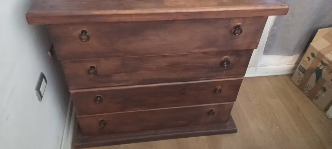 <p>vendo 2 cómodas, excelente  estado</p>