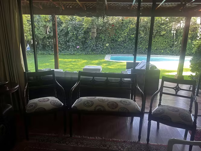 <p>Oferta sofá y sitiales por cambio casa</p>