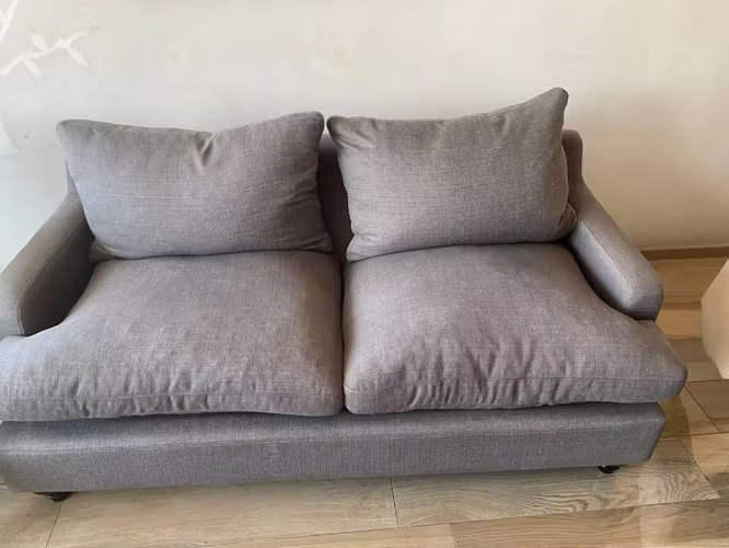 <p>Sofa 2 cuerpos</p>