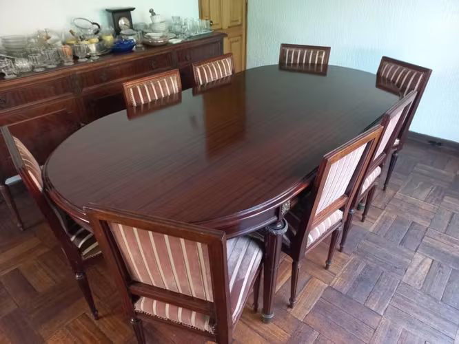 <p>Fino comedor de caoba</p>