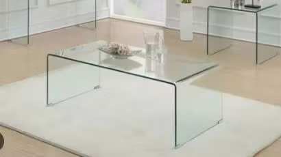 <p>BUSCO MESA DE CENTRO CRISTAL</p>