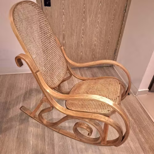 <p>Silla mecedora viena original</p>