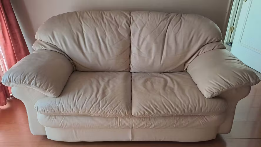 <p>Sofa Cuero Natuzzi (2 cuerpos)</p>