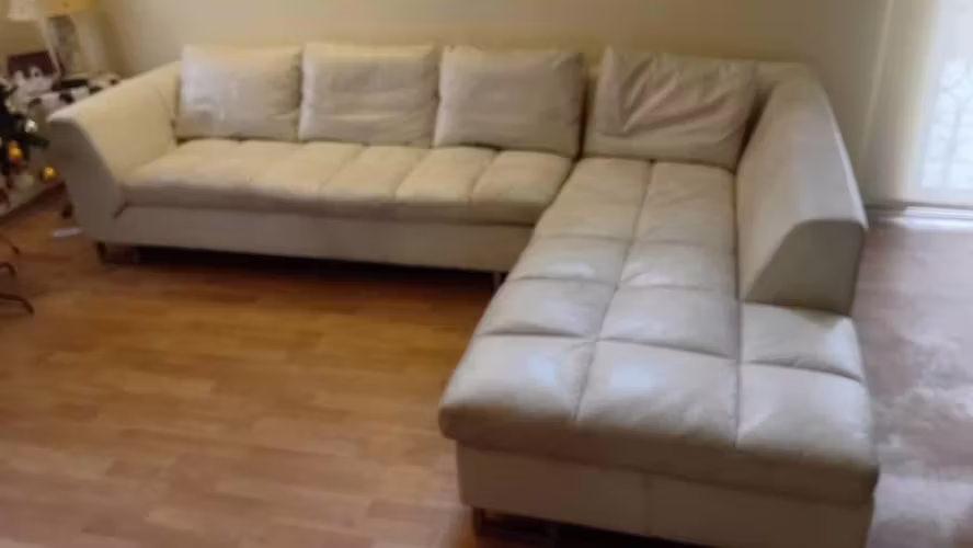 <p>Sillon Seccional de cuero</p>