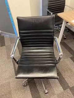 <p>10 sillas de oficina</p>