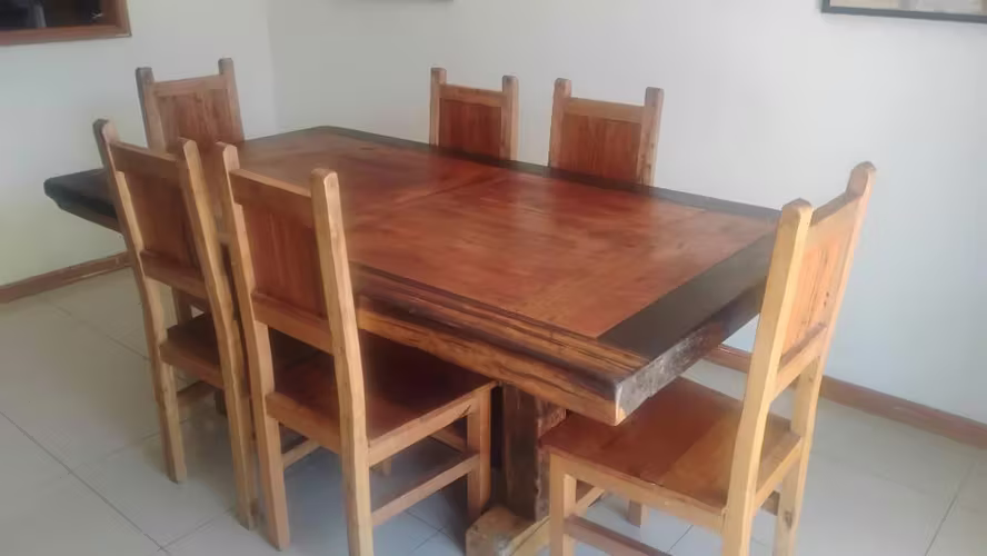 <p>Mesa Roble con 6 sillas</p>