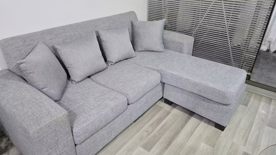 <p>Sofá 3 cuerpos Gris claro Como nuevo poco uso 1,92 X 0,84</p>