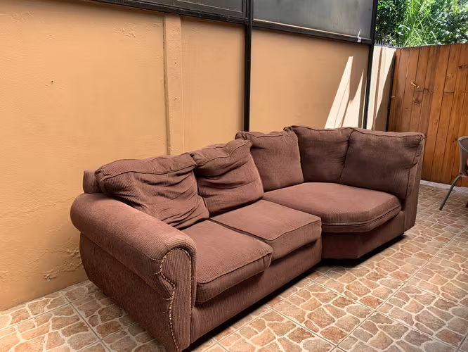 <p>Sillones 2-3 cuerpos buen estado para retapizar</p>