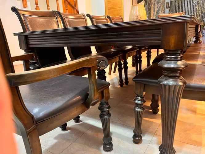 <p>Mesa de comedor para 10 personas</p>