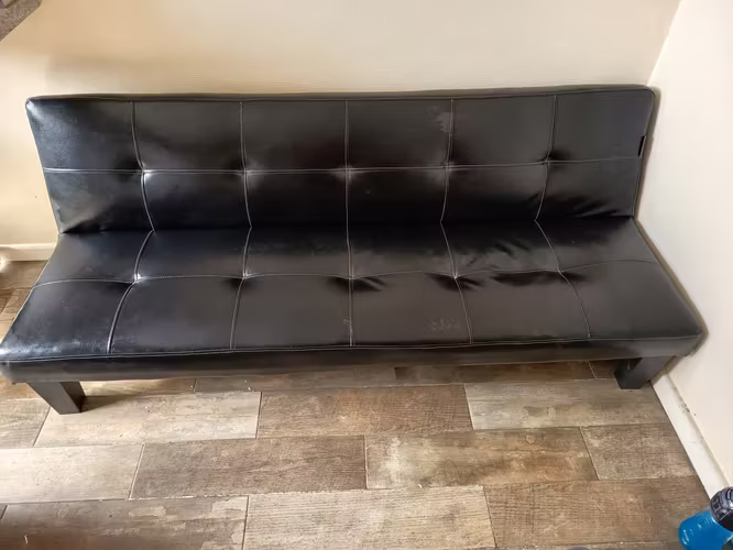 <p>Venta de futón, microondas y monitor 24"</p>