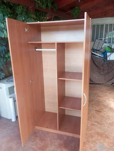 <p>CLOSETS Y REPISAS</p>