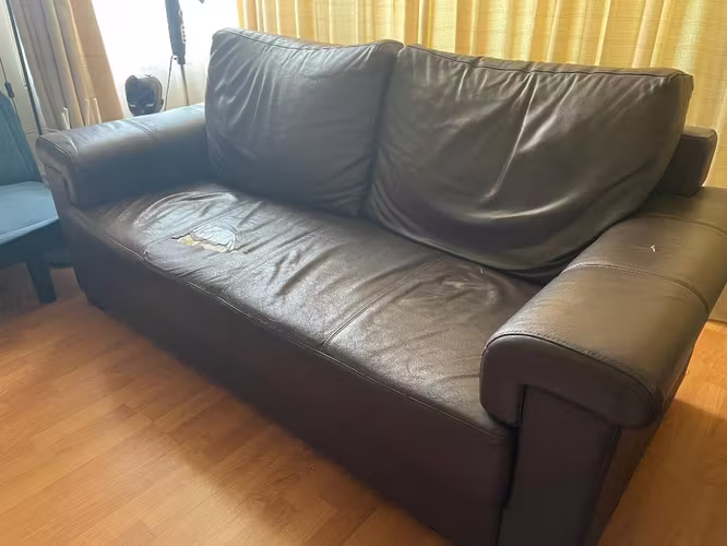 <p>Sofá 3 cuerpos usado</p>