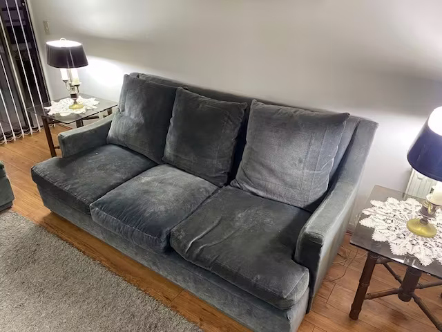 <p>VENDO LINDO JUEGO DE LIVING DE FELPA</p>