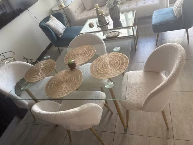 <p>Comedor y mesa</p>