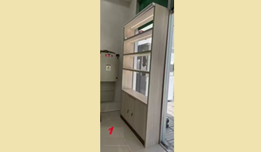 <p>Mobiliario completo tienda / vitrina / mostrador – cierre de local</p>