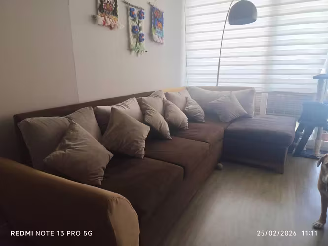 <p>VENDO SILLON 5 CUERPOS MAS COMEDOR  COMPLETO</p>