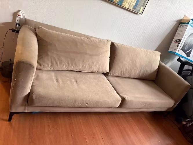<p>Sofá 3 cuerpo beige</p>
