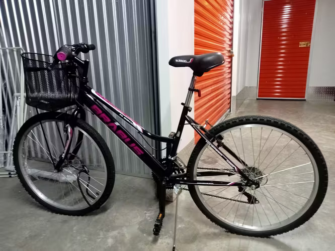 <p>Bicicleta Aro 26" M/L con casco $ 70.000</p>