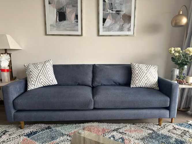 <p>Sofá 3 cuerpos Medular Tellium velvet azul (impecable)</p>