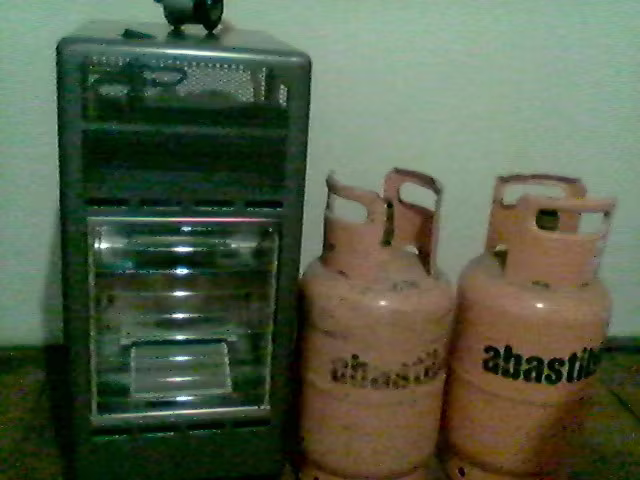 <p>Estufa a gas 5 kg Fensa Sekurit 1405 con dos cilindros de 5kg</p>