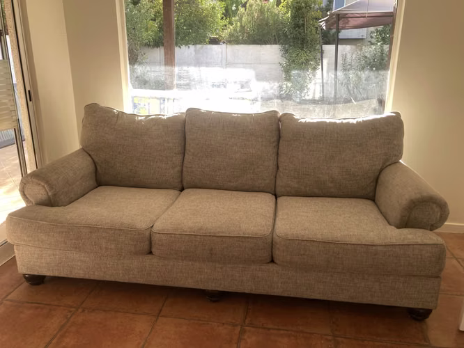 <p>Vendo Sofa Ashley 3 cuerpos</p>