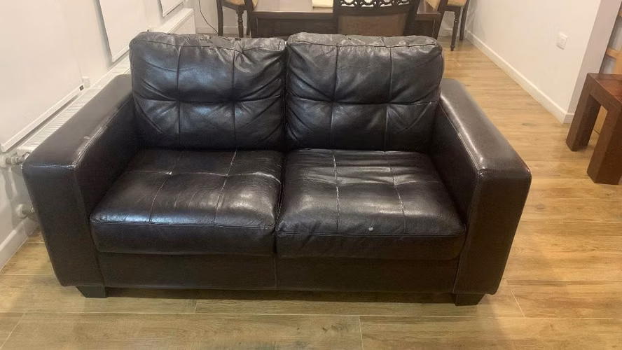 <p>Sofá ecocuero 2 cuerpos</p>