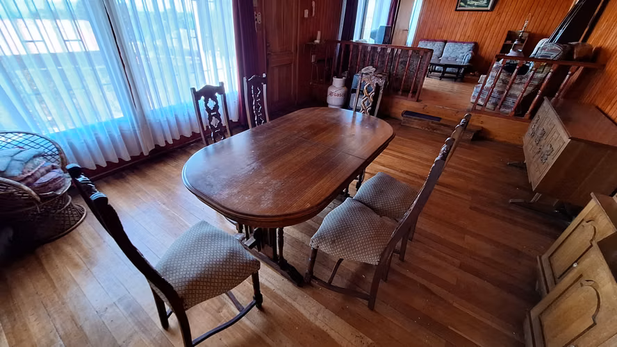 <p>COMEDOR EXTENDIBLE 6 SILLAS</p>