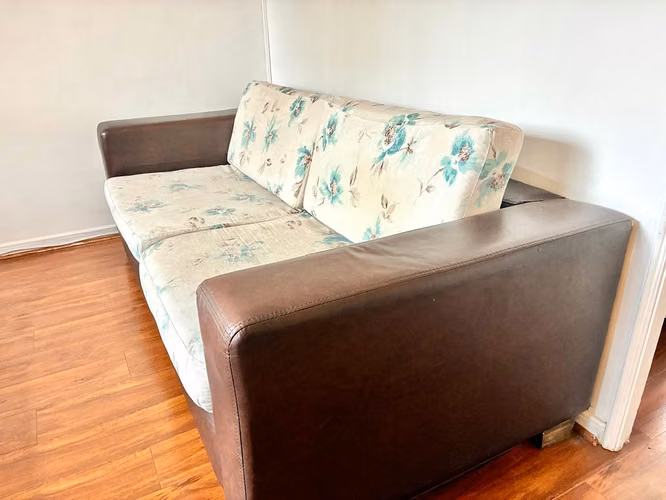 <p>Sillón de cuero sintético con fundas lavables</p>