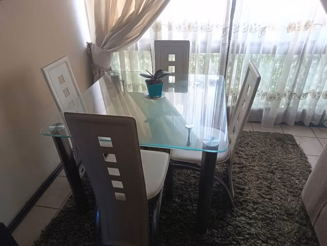 <p>Comedor de 4 puestos</p>