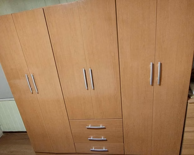 <p>Closet 6 puertas y 3 cajones</p>