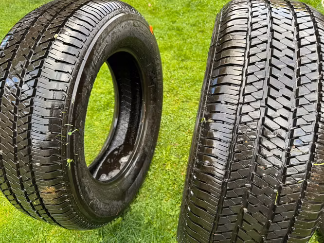 <p>VENTA DE 4 NEUMATICOS MARCA BRIGESTONE PARA CAMIONETA</p>