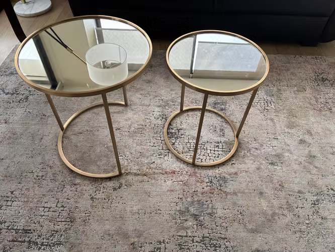 <p>Hermosa mesa de espejo marca Rosen</p>