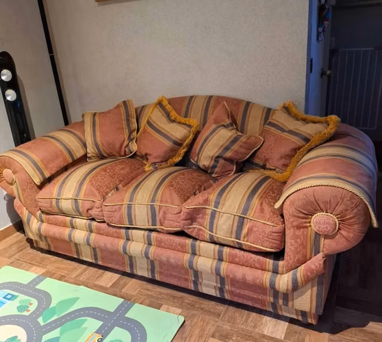 <p>Vendo living</p>