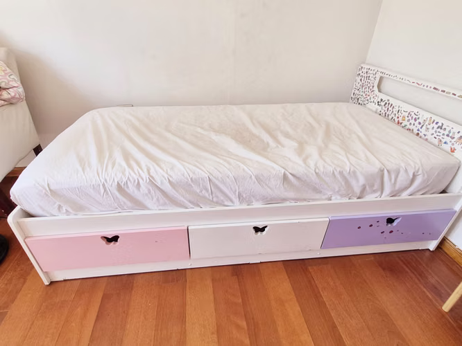 <p>Cama 1 plaza + colchón + respaldo</p>