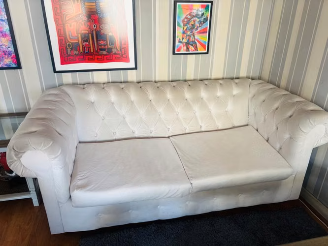 <p>Sofá blanco estilo normando</p>