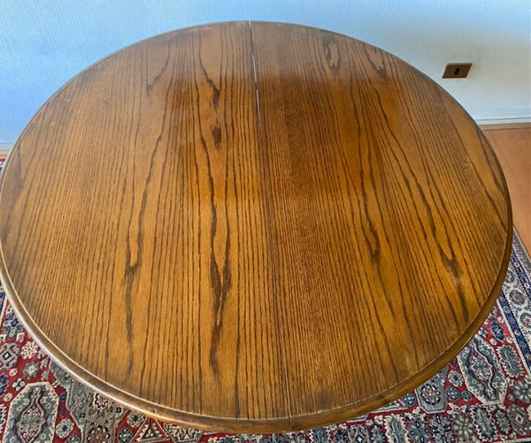 <p>Mesa comedor de encina</p>