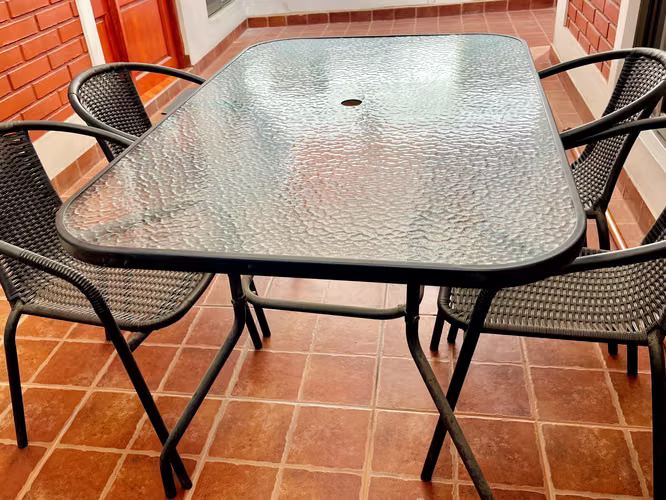 <p>JUEGO DE COMEDOR/ EXTERIOR/ ACOGEDOR Y AMPLIO/ ARICA</p>