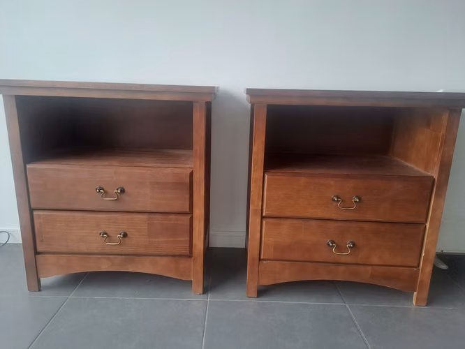 <p>Dos veladores CIC nuevos</p>