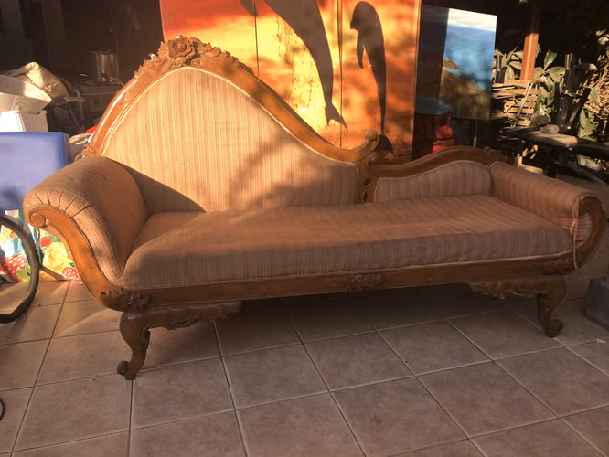 <p>sofa</p>