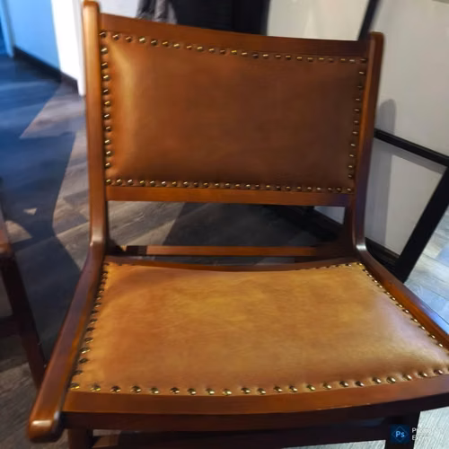 <p>sitiales cuero madera casi nuevos</p>