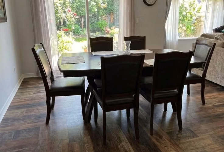 <p>Comedor de madera</p>